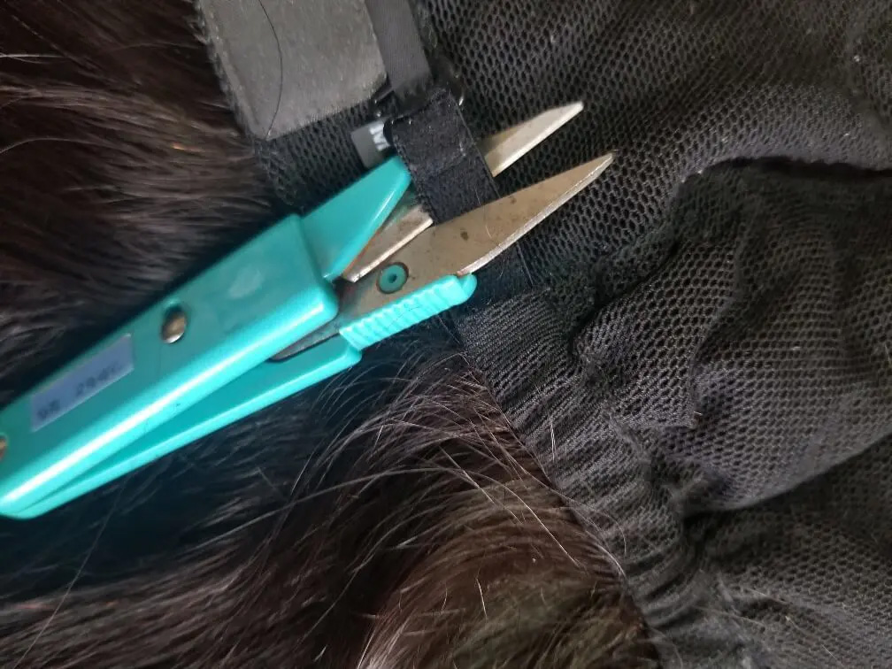 医療用ウィッグ/両端をハサミで切り目 医療用ウィッグ/両端をハサミで切り目