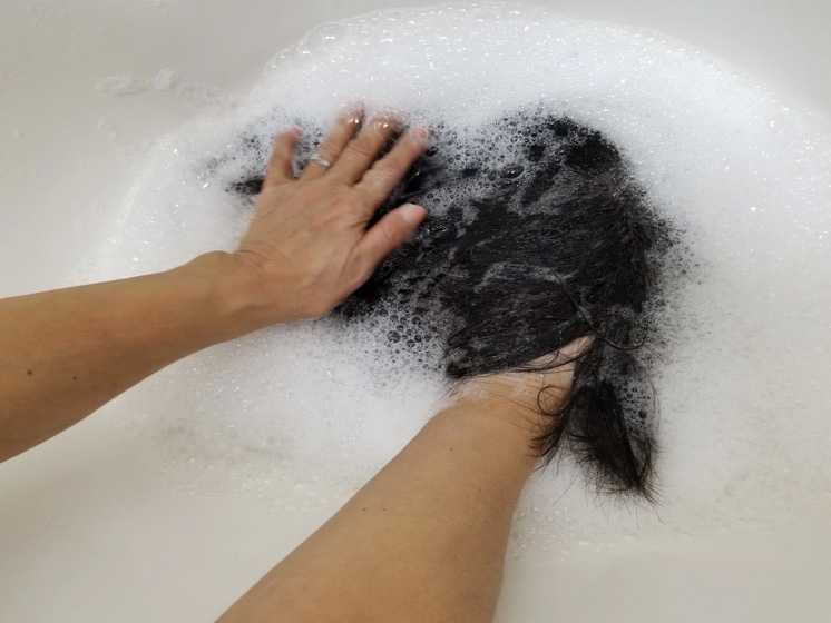 医療用ウィッグの押し洗い