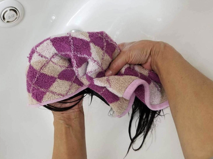 医療用ウィッグを溜め濯ぎ